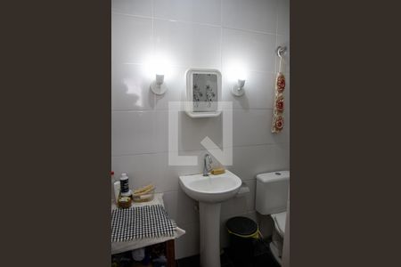 Casa à venda com 180m², 4 quartos e 2 vagas Casa à venda com 180m², 4 quartos e 2 vagasBanheiro 01