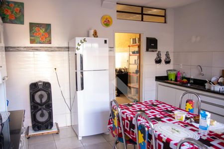 Casa à venda com 180m², 4 quartos e 2 vagas Casa à venda com 180m², 4 quartos e 2 vagasCozinha