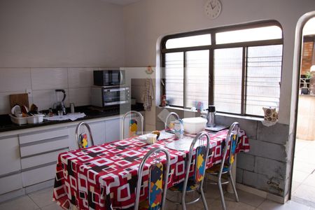 Casa à venda com 180m², 4 quartos e 2 vagas Casa à venda com 180m², 4 quartos e 2 vagasCozinha