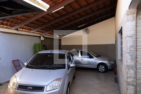 Casa à venda com 180m², 4 quartos e 2 vagas Casa à venda com 180m², 4 quartos e 2 vagasQuintal