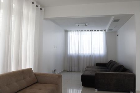 Casa à venda com 480m², 4 quartos e 6 vagasSala