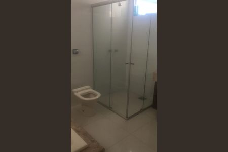 Casa à venda com 480m², 4 quartos e 6 vagas Casa à venda com 480m², 4 quartos e 6 vagasBanheiro da Suíte 2