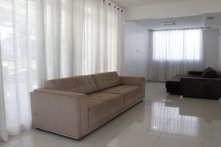 Casa à venda com 480m², 4 quartos e 6 vagasSala