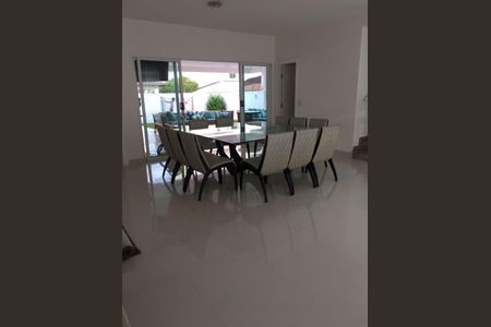 Casa à venda com 480m², 4 quartos e 6 vagas Casa à venda com 480m², 4 quartos e 6 vagasSala
