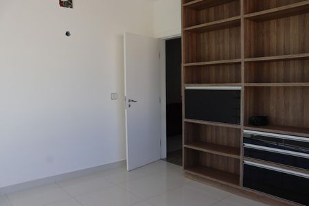 Casa à venda com 480m², 4 quartos e 6 vagasEscritorio 1