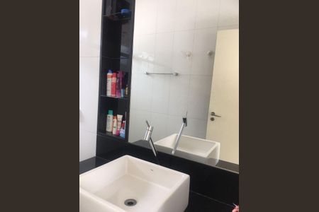Casa à venda com 480m², 4 quartos e 6 vagas Casa à venda com 480m², 4 quartos e 6 vagasBanheiro - Suite