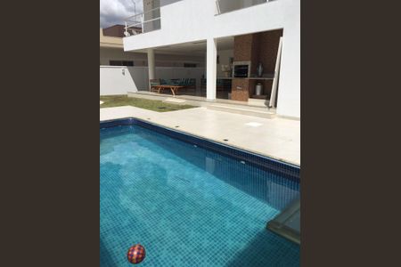 Casa à venda com 480m², 4 quartos e 6 vagas Casa à venda com 480m², 4 quartos e 6 vagasÁrea comum - Piscina