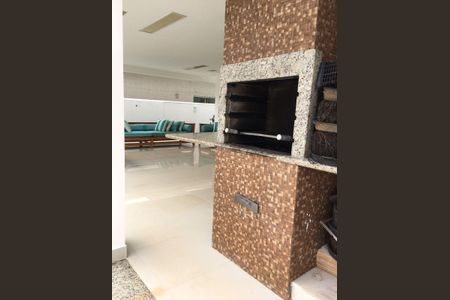 Casa à venda com 480m², 4 quartos e 6 vagas Casa à venda com 480m², 4 quartos e 6 vagasÁrea comum - Churrasqueira