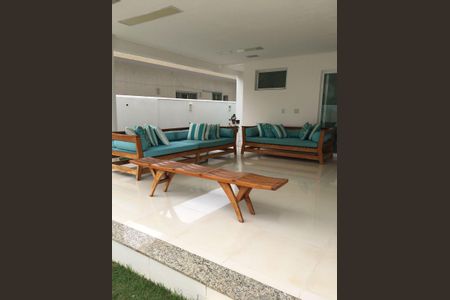 Casa à venda com 480m², 4 quartos e 6 vagas Casa à venda com 480m², 4 quartos e 6 vagasÁrea comum - Churrasqueira