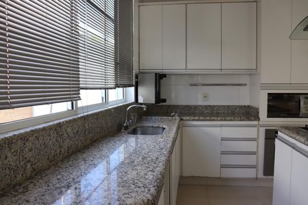 Casa à venda com 480m², 4 quartos e 6 vagasCozinha