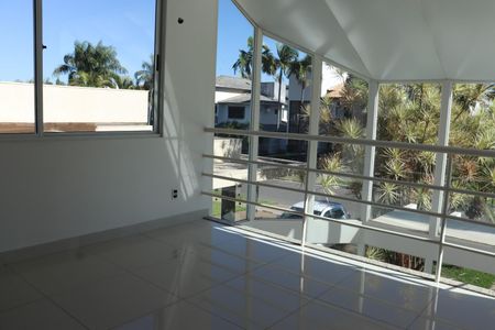 Casa à venda com 480m², 4 quartos e 6 vagasEscritorio 1