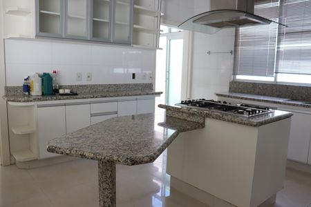Casa à venda com 480m², 4 quartos e 6 vagasCozinha