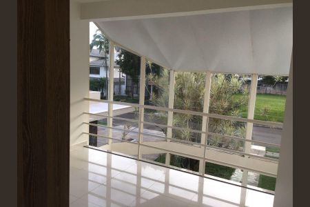 Casa à venda com 480m², 4 quartos e 6 vagas Casa à venda com 480m², 4 quartos e 6 vagasEscritorio 1