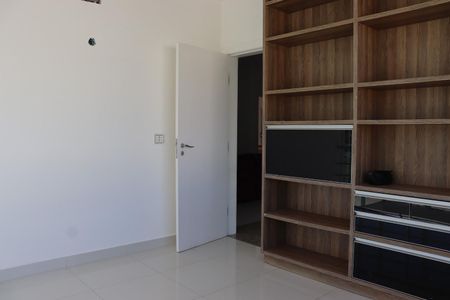 Casa à venda com 480m², 4 quartos e 6 vagasEscritorio 1