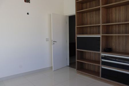 Casa à venda com 480m², 4 quartos e 6 vagasEscritorio 1