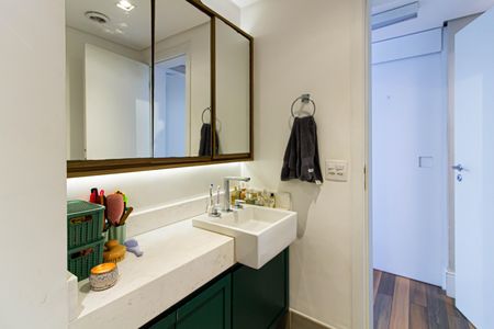 Apartamento à venda com 174m², 2 quartos e 3 vagas Apartamento à venda com 174m², 2 quartos e 3 vagasBanheiro da Suíte 2