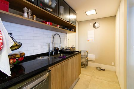 Cozinha de apartamento à venda com 2 quartos, 174m² em Pacaembu, São Paulo