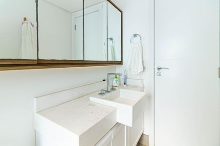 Apartamento à venda com 174m², 2 quartos e 3 vagas Apartamento à venda com 174m², 2 quartos e 3 vagasBanheiro da Suíte 1