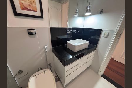 Apartamento à venda com 261m², 4 quartos e 3 vagas Apartamento à venda com 261m², 4 quartos e 3 vagasBanheiro