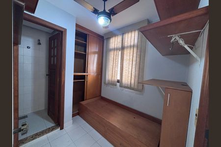 Apartamento à venda com 261m², 4 quartos e 3 vagas Apartamento à venda com 261m², 4 quartos e 3 vagasQuarto de Serviço