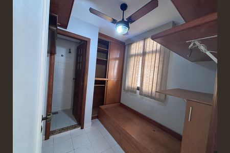 Apartamento à venda com 261m², 4 quartos e 3 vagas Apartamento à venda com 261m², 4 quartos e 3 vagasQuarto de Serviço