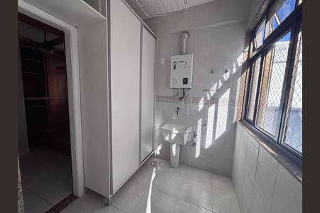 Apartamento à venda com 261m², 4 quartos e 3 vagas Apartamento à venda com 261m², 4 quartos e 3 vagasÁrea de Serviço