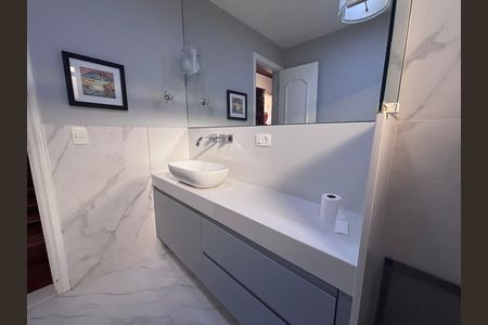Apartamento à venda com 261m², 4 quartos e 3 vagas Apartamento à venda com 261m², 4 quartos e 3 vagasBanheiro da Suíte