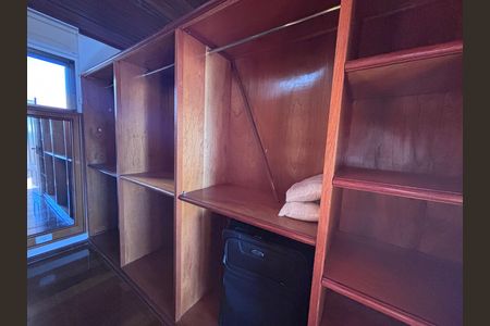 Apartamento à venda com 261m², 4 quartos e 3 vagas Apartamento à venda com 261m², 4 quartos e 3 vagasCloset da suíte