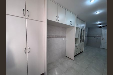 Apartamento à venda com 261m², 4 quartos e 3 vagas Apartamento à venda com 261m², 4 quartos e 3 vagasCozinha