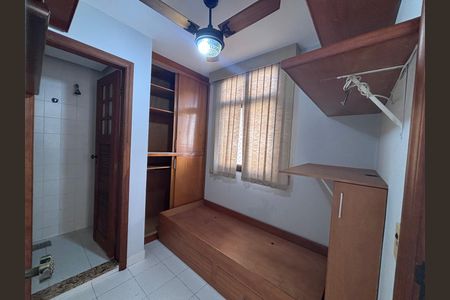 Apartamento à venda com 261m², 4 quartos e 3 vagas Apartamento à venda com 261m², 4 quartos e 3 vagasQuarto de Serviço