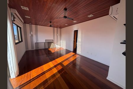 Apartamento à venda com 261m², 4 quartos e 3 vagas Apartamento à venda com 261m², 4 quartos e 3 vagasSuite