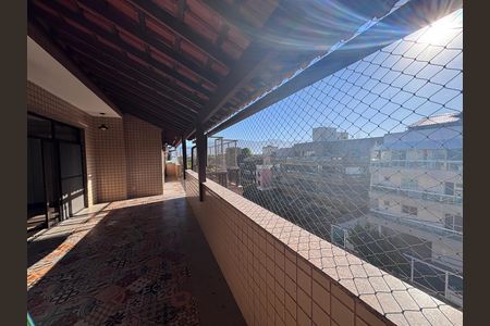 Apartamento à venda com 261m², 4 quartos e 3 vagas Apartamento à venda com 261m², 4 quartos e 3 vagasVaranda