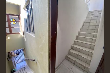 Apartamento para alugar com 70m², 2 quartos e sem vaga Apartamento para alugar com 70m², 2 quartos e sem vagaEscada acesso