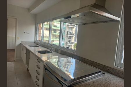 Apartamento à venda com 4 quartos, 243m² em Vila Uberabinha, São Paulo