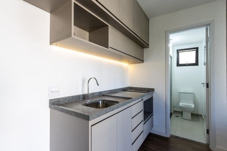 Cozinha de apartamento para alugar com 1 quarto, 27m² em Perdizes, São Paulo