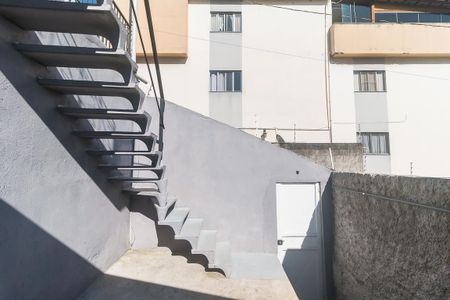 Entrada de casa para alugar com 1 quarto, 35m² em Jardim Cecilia, Mogi das Cruzes