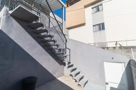 Entrada de casa para alugar com 1 quarto, 35m² em Jardim Cecilia, Mogi das Cruzes