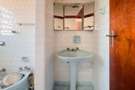 Casa para alugar com 227m², 4 quartos e 6 vagas Casa para alugar com 227m², 4 quartos e 6 vagasBanheiro da Suíte 1