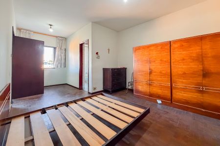Casa para alugar com 227m², 4 quartos e 6 vagas Casa para alugar com 227m², 4 quartos e 6 vagasSuíte 1