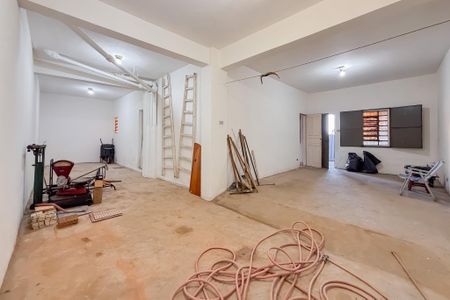Casa para alugar com 227m², 4 quartos e 6 vagas Casa para alugar com 227m², 4 quartos e 6 vagasDepósito - Galpão