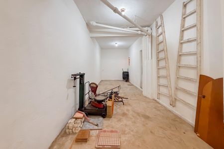 Casa para alugar com 227m², 4 quartos e 6 vagas Casa para alugar com 227m², 4 quartos e 6 vagasDepósito - Galpão