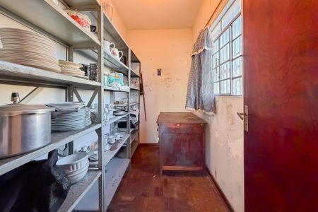 Casa para alugar com 227m², 4 quartos e 6 vagas Casa para alugar com 227m², 4 quartos e 6 vagasDespensa