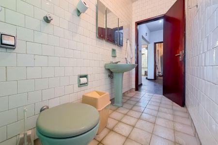 Casa para alugar com 227m², 4 quartos e 6 vagas Casa para alugar com 227m², 4 quartos e 6 vagasBanheiro Social