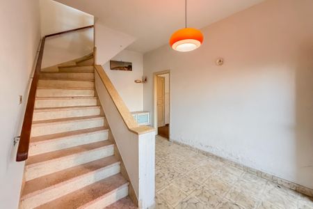Casa para alugar com 227m², 4 quartos e 6 vagas Casa para alugar com 227m², 4 quartos e 6 vagasEntrada