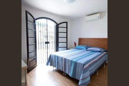 Casa à venda com 3 quartos, 200m² em Parque Jabaquara, São Paulo