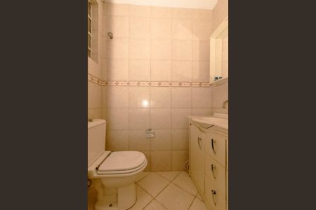 Banheiro de apartamento para alugar com 3 quartos, 68m² em Teresópolis, Porto Alegre