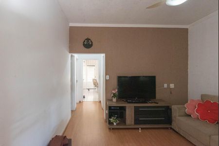 Casa à venda com 128m², 2 quartos e 4 vagas Casa à venda com 128m², 2 quartos e 4 vagasSala