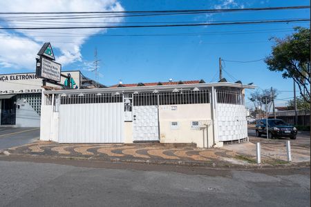 Casa à venda com 128m², 2 quartos e 4 vagas Casa à venda com 128m², 2 quartos e 4 vagasFachada