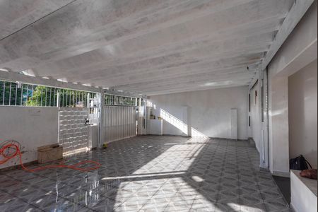 Casa à venda com 128m², 2 quartos e 4 vagas Casa à venda com 128m², 2 quartos e 4 vagasGaragem