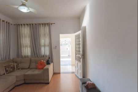 Casa à venda com 128m², 2 quartos e 4 vagas Casa à venda com 128m², 2 quartos e 4 vagasSala